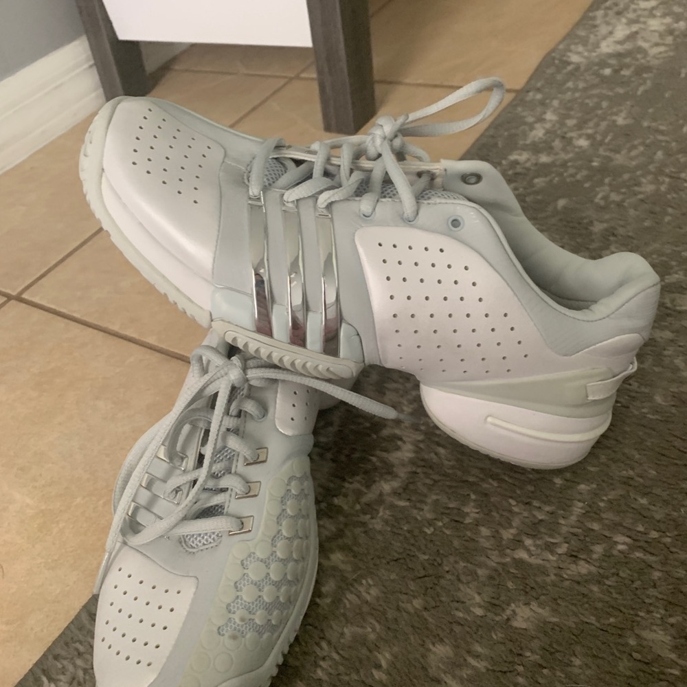 Bnwot adidas sneakers